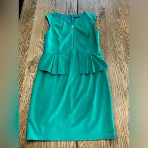 EUC emerald green TAHARI peplum shift dress SZ 14